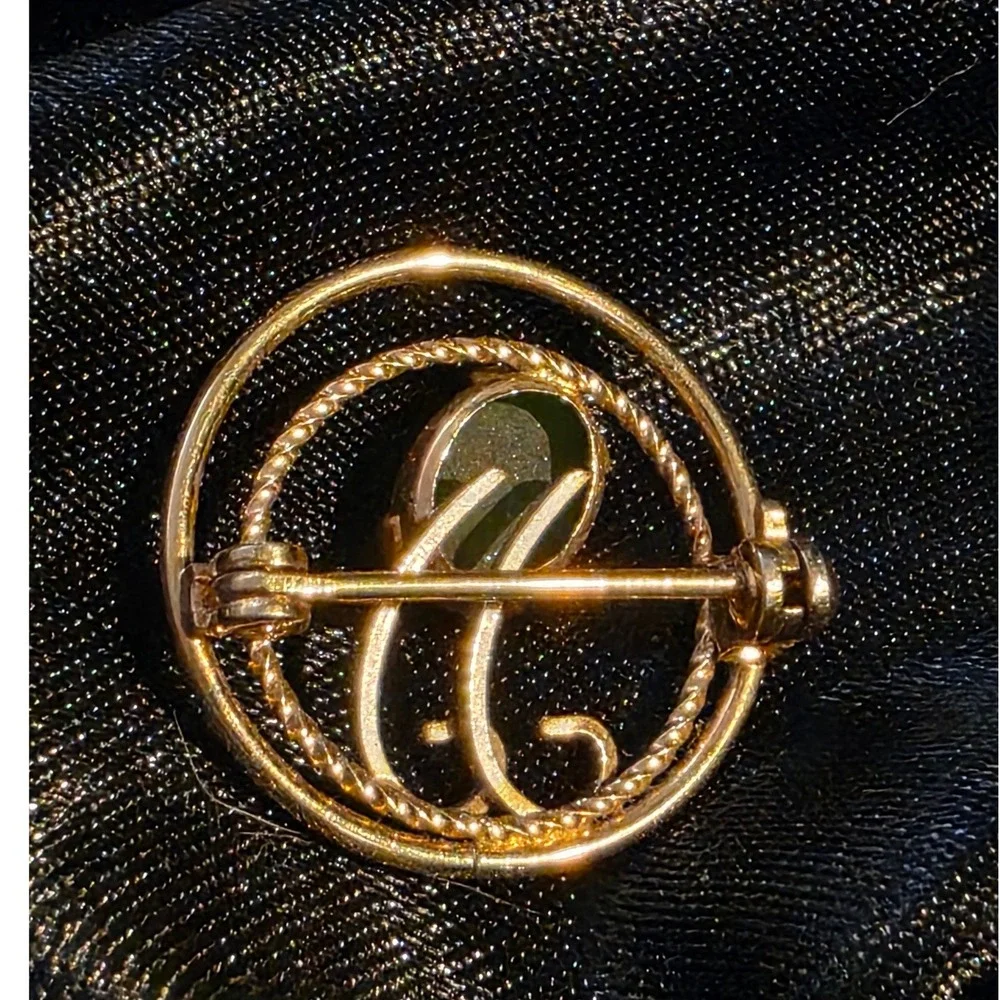 Vintage Gold‎ Tone Green Jade Wreath Brooch Scroll Circle Pin 0.75